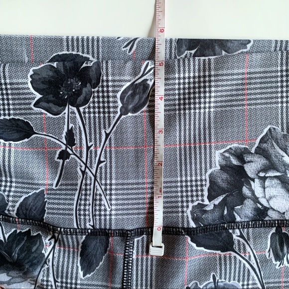 •EVOLUTION & CREATION• High Waisted Crop size L - Picture 5 of 8